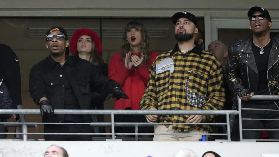 Super Bowl-Bound Chiefs Tight End Travis Kelce to Taylor Swift: ‘Thanks for Joining the Team’