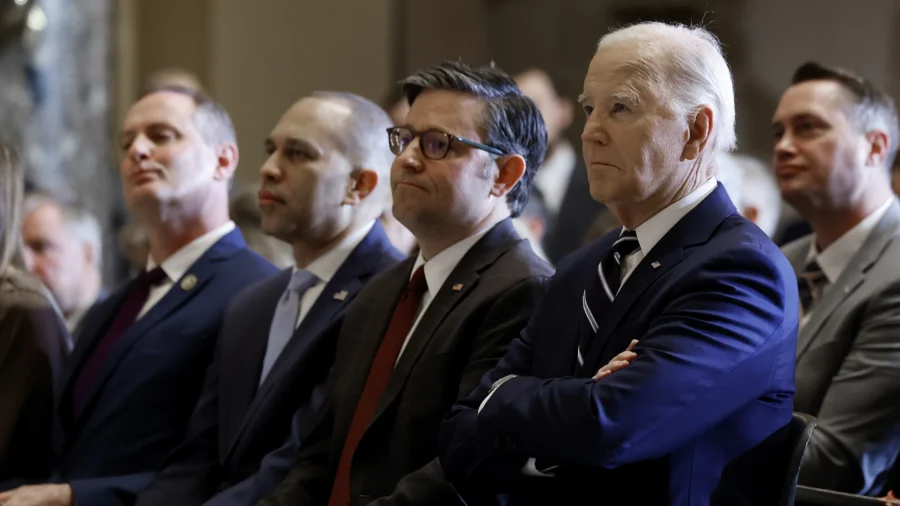 US Leaders Attend National Prayer Breakfast