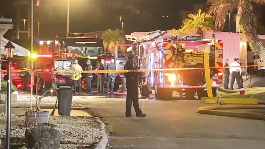 3 Killed as Small Plane Crashes Into Florida Mobile Home