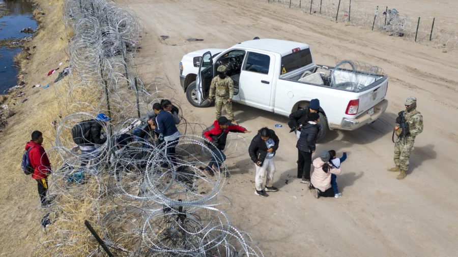 Legal Expert Breaks Down Texas-White House Border Fight