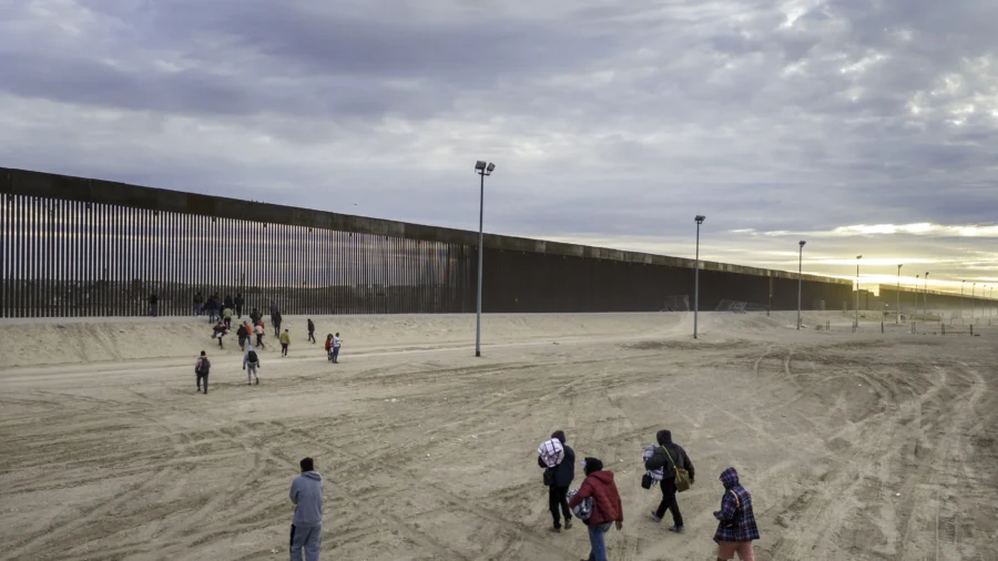 Bipartisan Bill Signals Democrats Taking Stronger Stance on Immigration: Former US Citizenship Chief