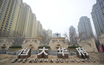 Chinese Buyer Loses Faith After Evergrande Collapse