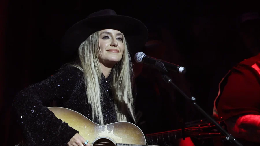 Country Music Star Lainey Wilson: 'Gut Punch' to See AI Self Online