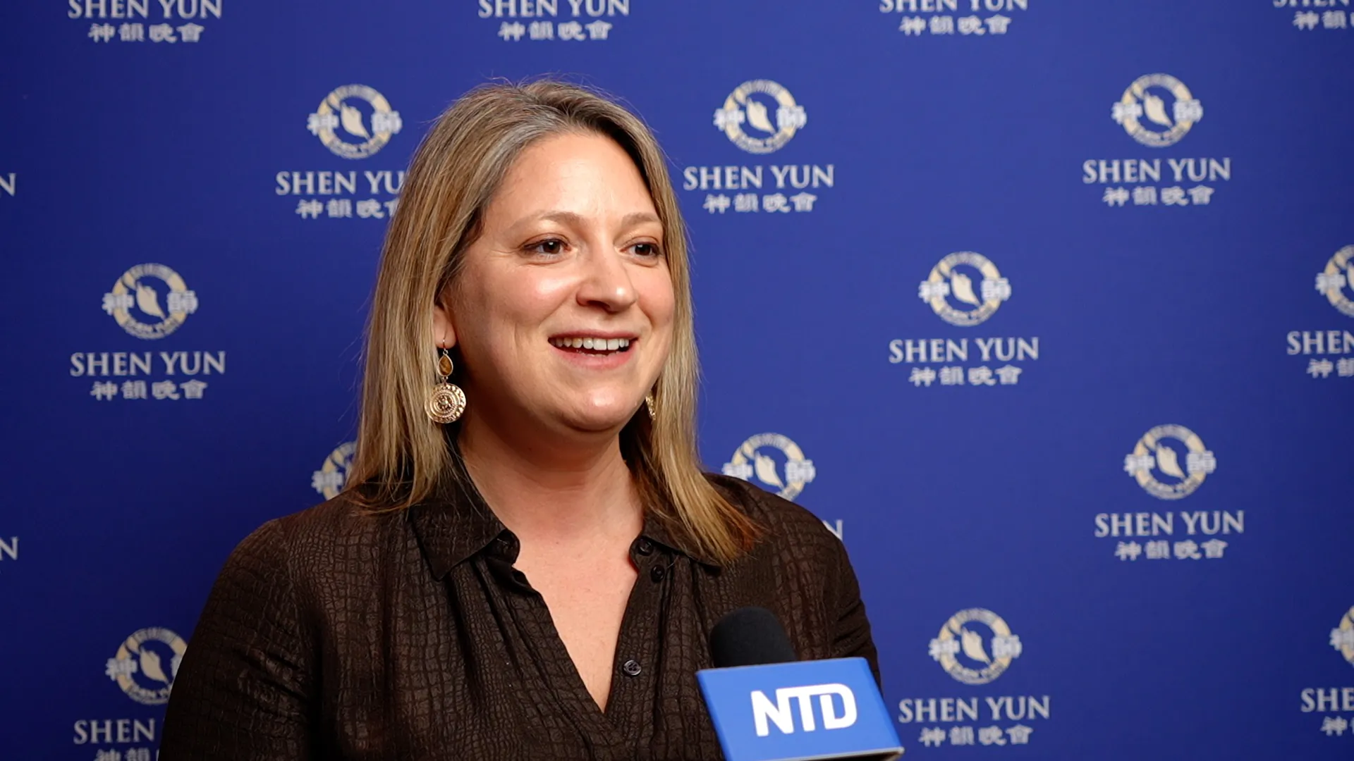 Performances 'Absolutely Amazing' and Beautiful Says Audience Member | NTD