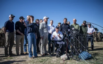 Over a Dozen GOP Governors Visit Texas Amid Border Clash With Federal Government