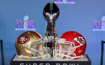Super Bowl Media Blitz Begin as Chiefs, 49ers Arrive in Vegas
