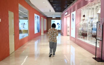 Shopping Hubs in Beijing, Shanghai, Shenzhen Clear Out as Business Suffers