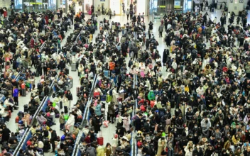 Winter Weather Disrupts Millions of Chinese Travelers Ahead of Lunar New Year