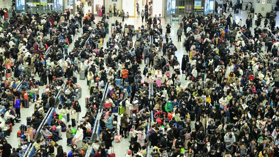 Winter Weather Disrupts Millions of Chinese Travelers Ahead of Lunar New Year