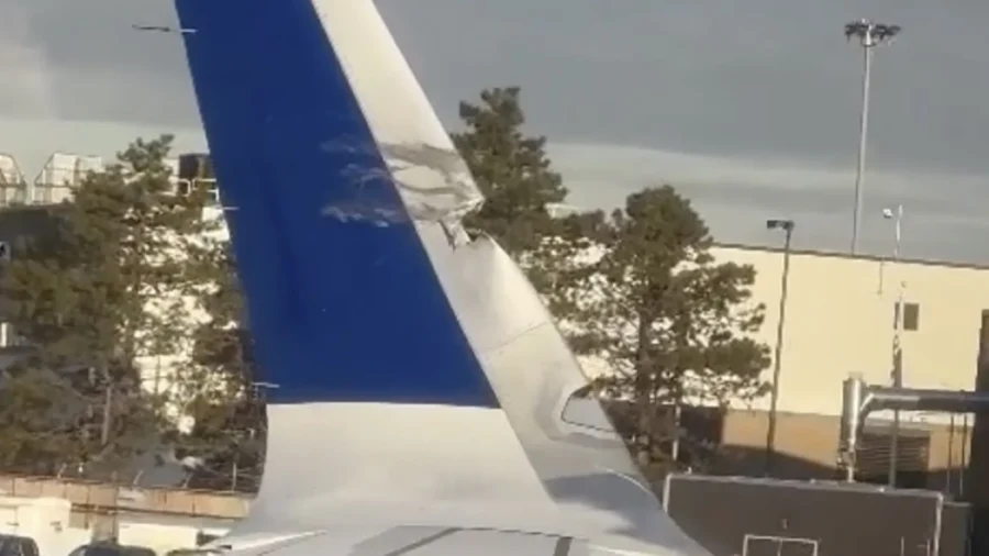 2 JetBlue Planes Make Contact at Logan Airport, Wingtip Touches Tail