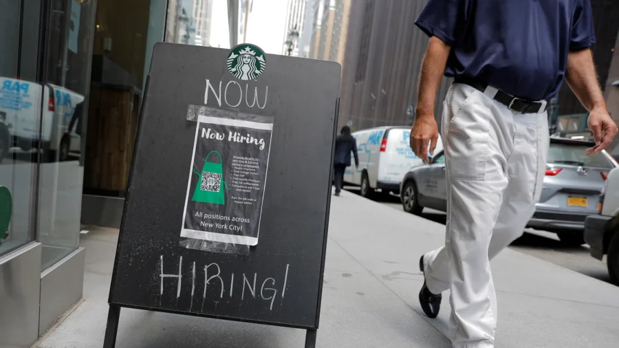 US Weekly Jobless Claims Stay Low Despite High-Profile Layoff Announcements