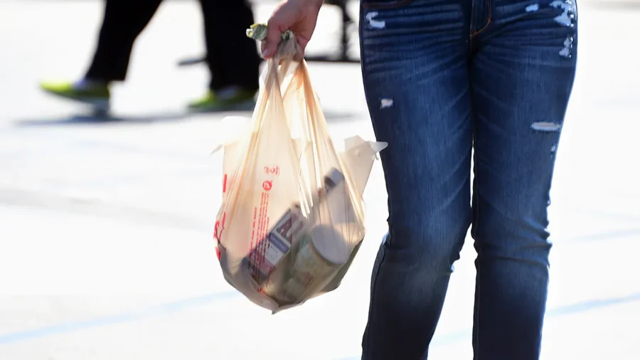 California Revisits Plastic Bag Ban Following ‘Loophole’ in 2014 Law