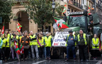 Spain Joins EU Farmers in Protest, French Union Issues Warning