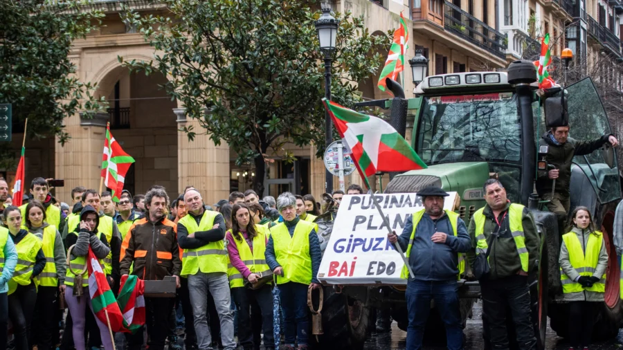 Spain Joins EU Farmers in Protest, French Union Issues Warning