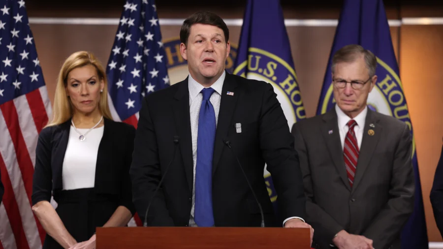 47 Lawmakers Sign Amicus Brief, Back Texas in Lawsuit With Government Over Protecting Its Border