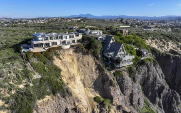 Massive Landslide on Coastal Bluff Leaves Southern California Mansion on Edge of a Cliff