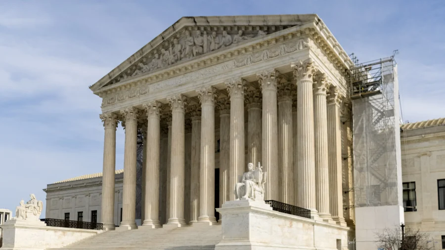 Supreme Court Extends Freeze on Texas Illegal Immigration Law