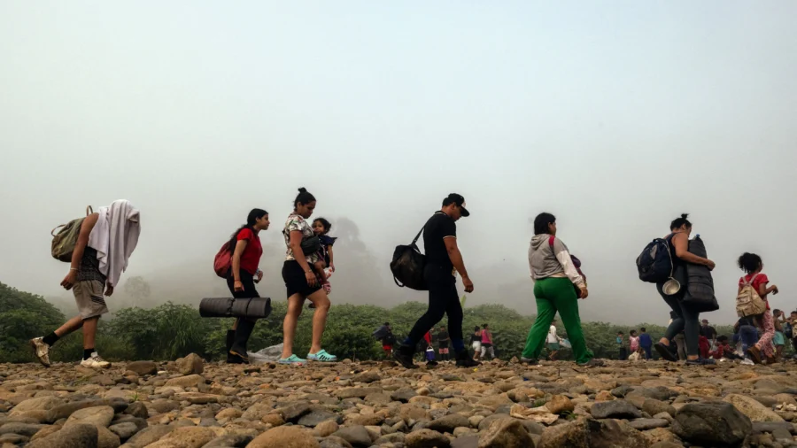 Darién Gap Flocked With Migrants, Many Military-Aged Men, Trying to Get to US: Reporter