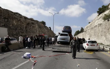 3 Gunmen Open Fire on Slow Traffic in West Bank
