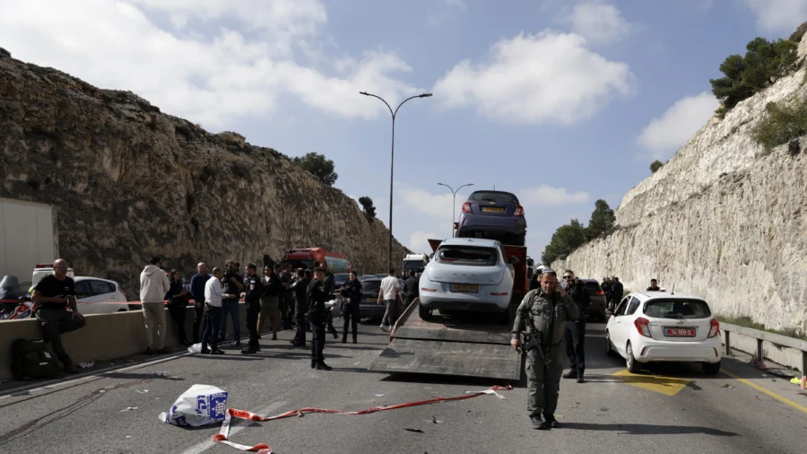 3 Gunmen Open Fire on Slow Traffic in West Bank