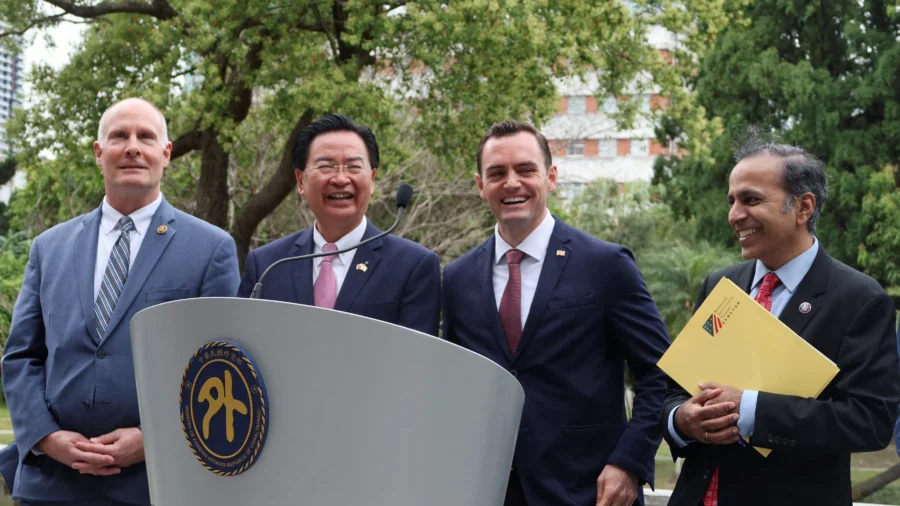 US Rep. Gallagher and Taiwanese Foreign Minister Hold News Conference