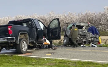 Police: 7 Farmworkers in Van, One Pickup Driver Killed in Head-On Crash in California Farming Region