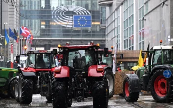 Video: Protesting Farmers Clash With Police at EU Headquarters in Brussels