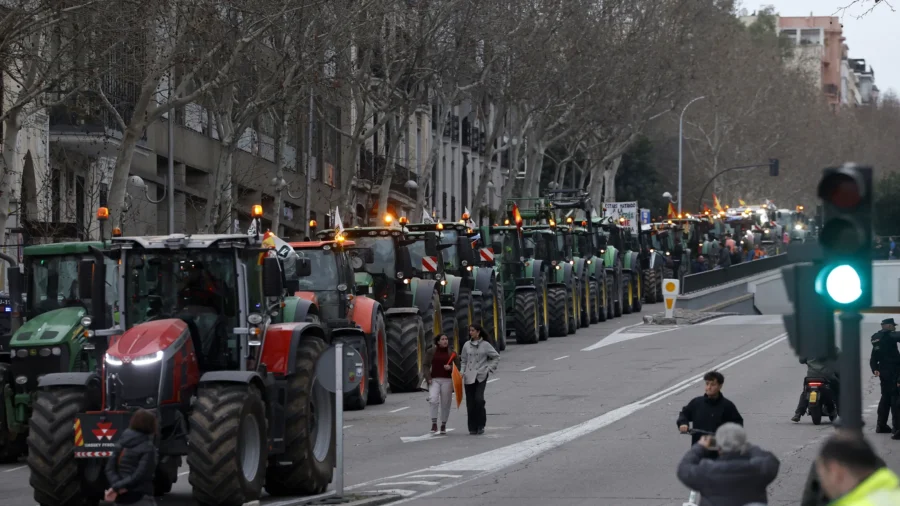 Polish Farmers Hold Protest in Warsaw