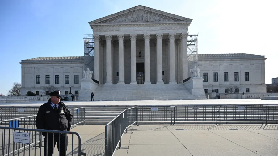Texas Immigration Law Not Directly Preempted by Federal Authority: Legal Expert