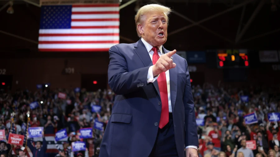 SCOTUS Hearing Trump’s Immunity Appeal May Cause Docs Case in Florida to Be Put On Hold: Legal Analyst