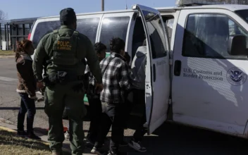 Federal Judge Blocks New Texas Law to Arrest Illegal Immigrants