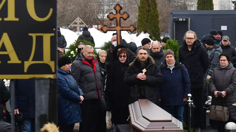 Funeral for Deceased Putin Critic Alexei Navalny Draws Thousands in Moscow
