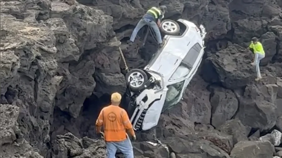 Tourist From Canada Was Rescued After Accidentally Driving Rental Jeep Off Hawaii Cliff