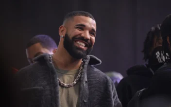 Drake Fulfills Fan’s Wish at Kansas City Concert, Vows to Cover Late Mother’s $160,000 Mortgage
