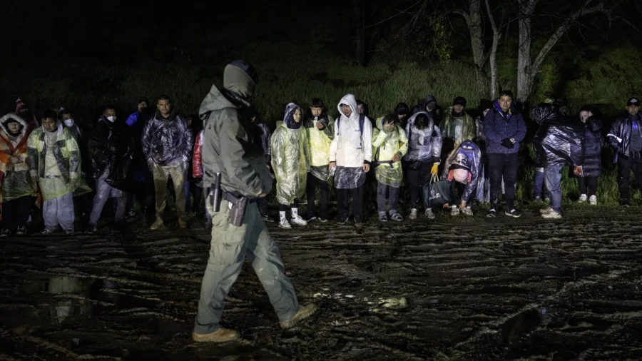 Chinese Illegal Immigrants' Journey to the US