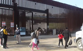 Illegal Immigrants Tell NTD About Violence En Route to Southern Border