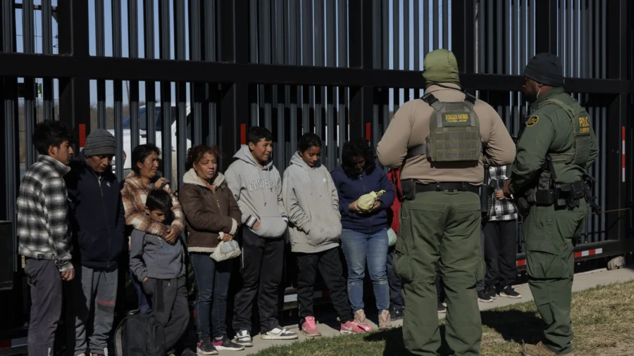 Most Migrant Flights Into US Under Biden Parole Program Landing in Florida: Report