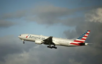 American Airlines’ Boeing 777 Flight Lands Safely After Possible ‘Mechanical Issue’