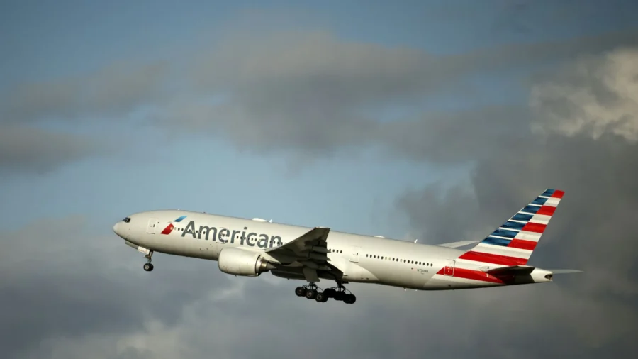 American Airlines’ Boeing 777 Flight Lands Safely After Possible ‘Mechanical Issue’