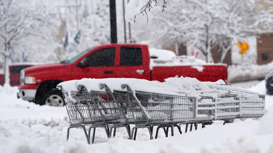 Colorado Snowstorm Closes Highways and Schools for 2nd Day