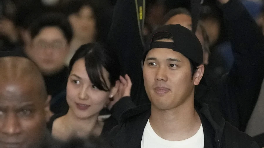Baseball Superstar Ohtani and His Wife Arrive in South Korea for Dodgers–Padres MLB Opener