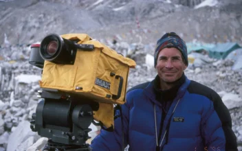 David Breashears, Mountaineer and Filmmaker Who Co-produced Mount Everest Documentary, Dies at 68