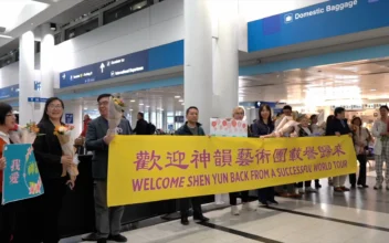 Shen Yun Company Warmly Welcomed by Chicago Fans After Returning From Europe