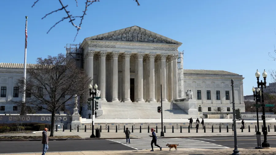 US Supreme Court Allows Texas to Enforce Law Against Illegal Immigration
