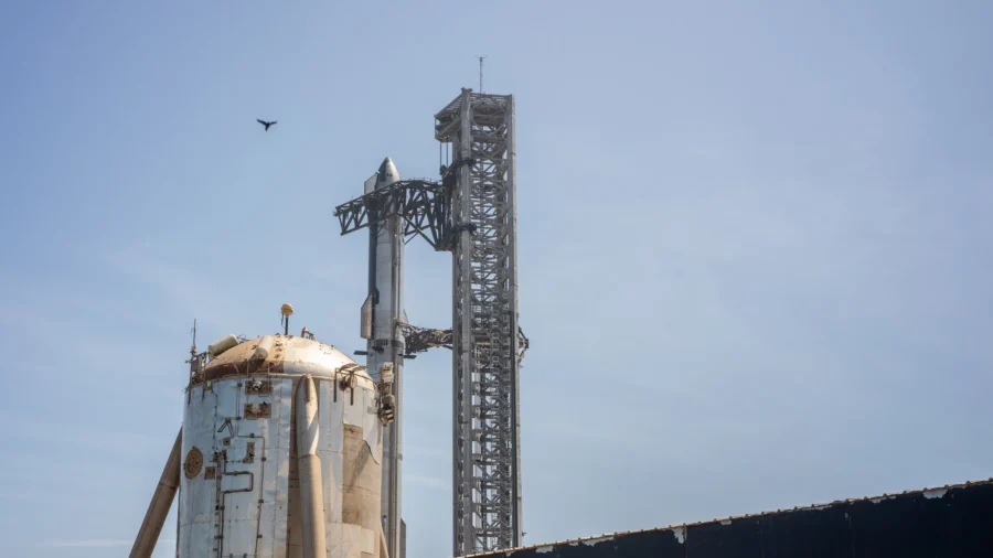 SpaceX to Sell Satellite Laser Links for Faster Space Communication