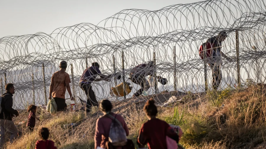 Appeals Court Hears Argument on Challenge to Texas Enforcing Laws Against Illegal Immigrants