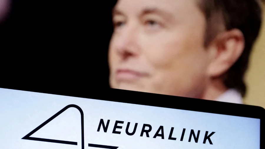 Musk’s Neuralink Shows First Brain-Chip Patient Playing Online Chess