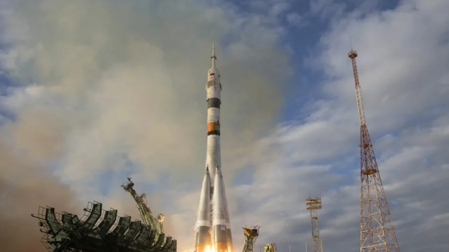 Russia Sends 3 Astronauts, Including an American, to International Space Station