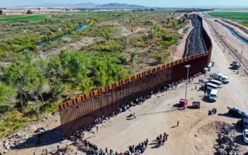 Officials of Tucson, Arizona Discuss Dangers of Border Crossing