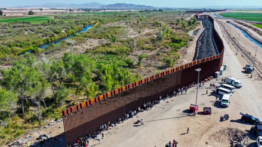 Officials of Tucson, Arizona Discuss Dangers of Border Crossing